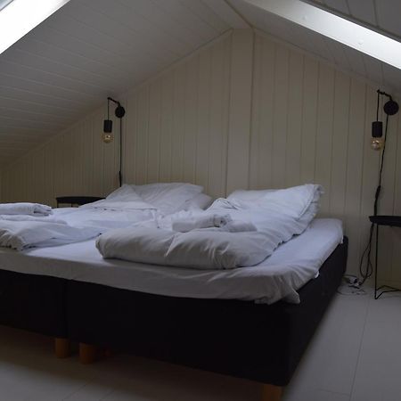 Nydelig Hytte Med Fantastisk Beliggenhet Ved Sjoen Villa Laupstad Eksteriør billede